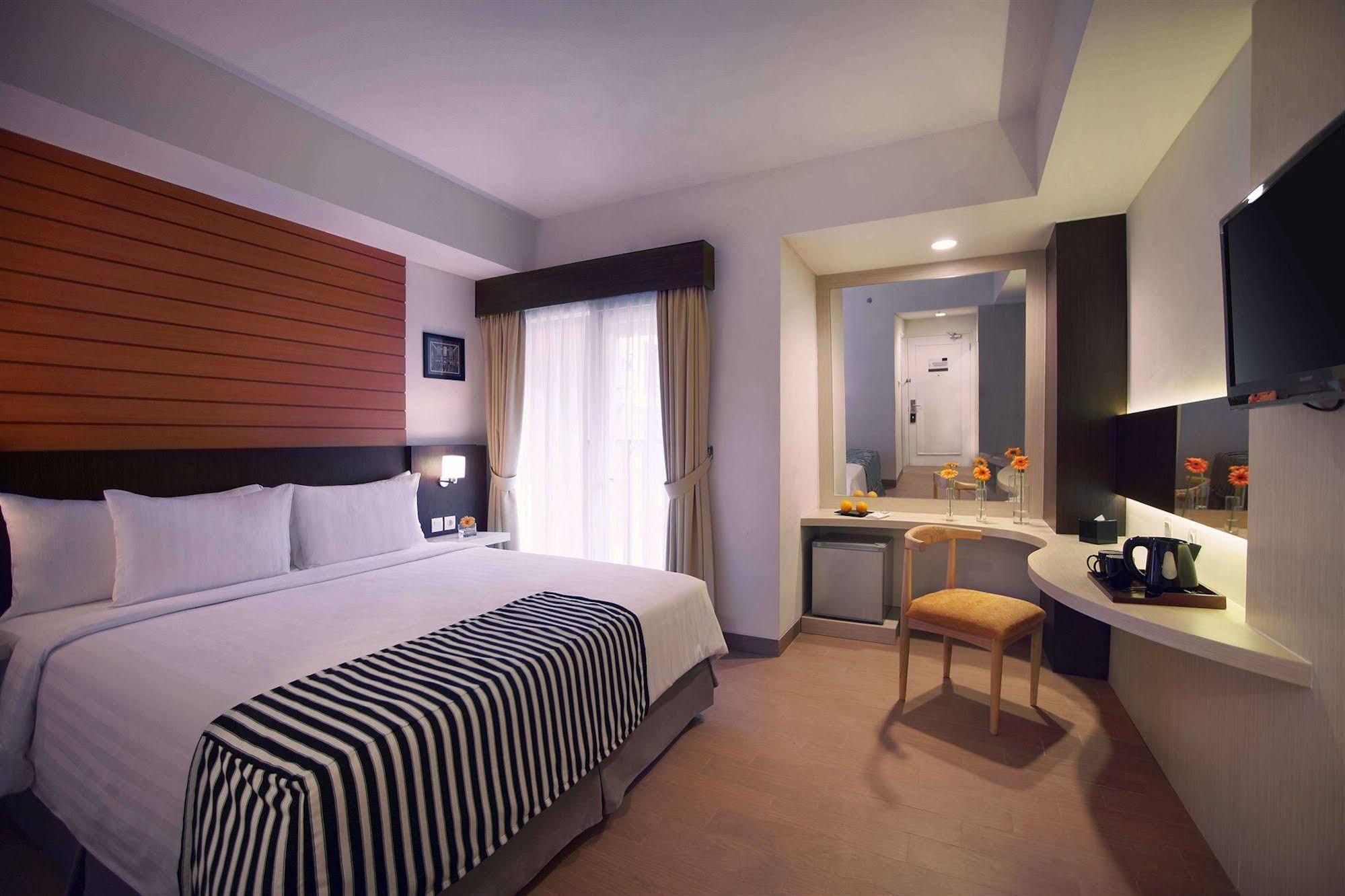 Vega Hotel Gading Serpong Eksteriør billede