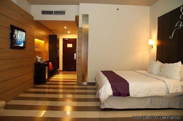 Vega Hotel Gading Serpong Eksteriør billede