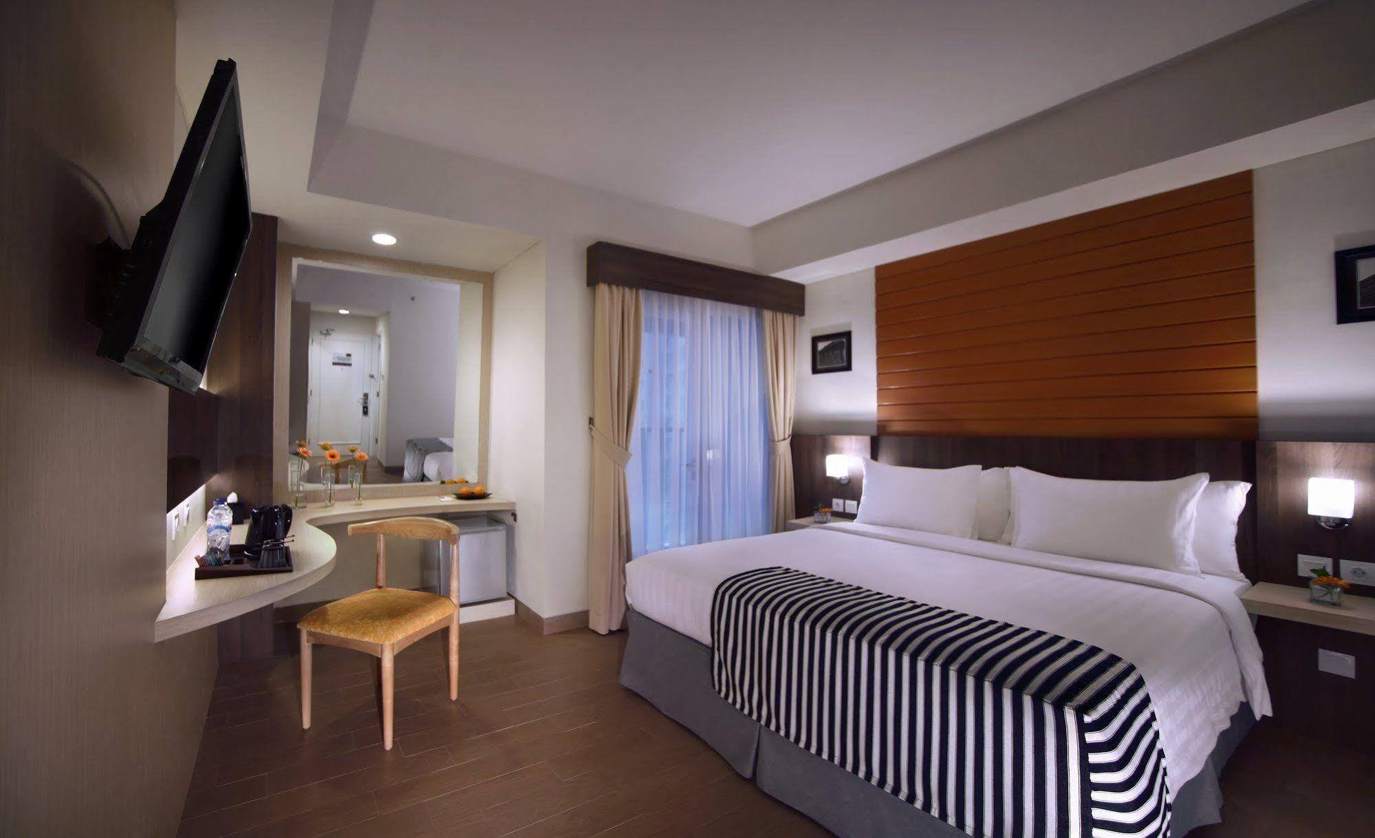 Vega Hotel Gading Serpong Eksteriør billede