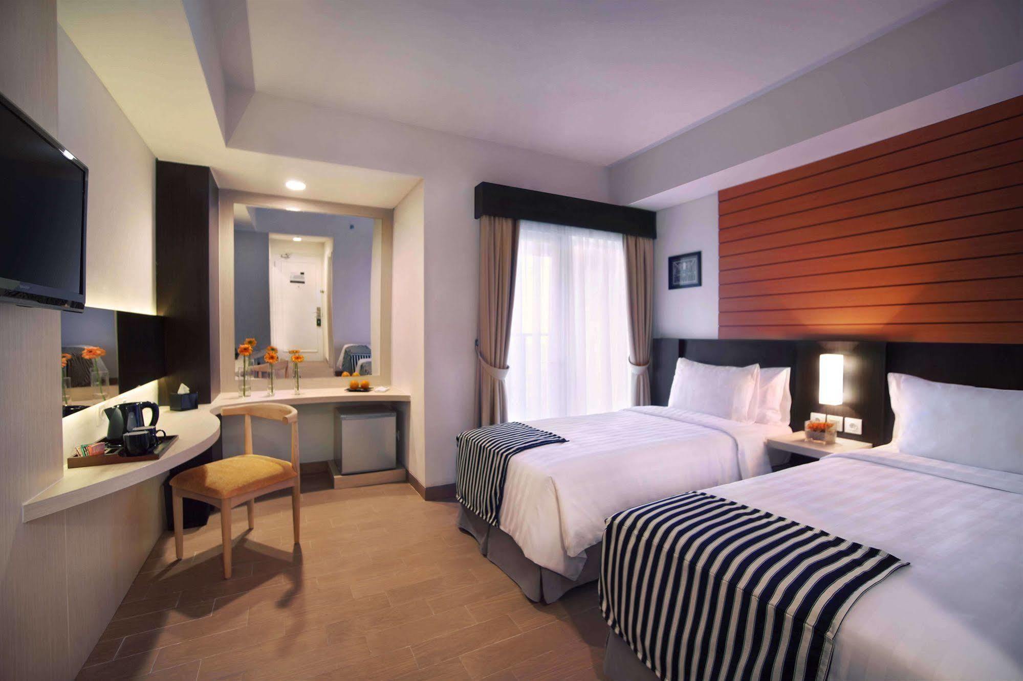 Vega Hotel Gading Serpong Eksteriør billede