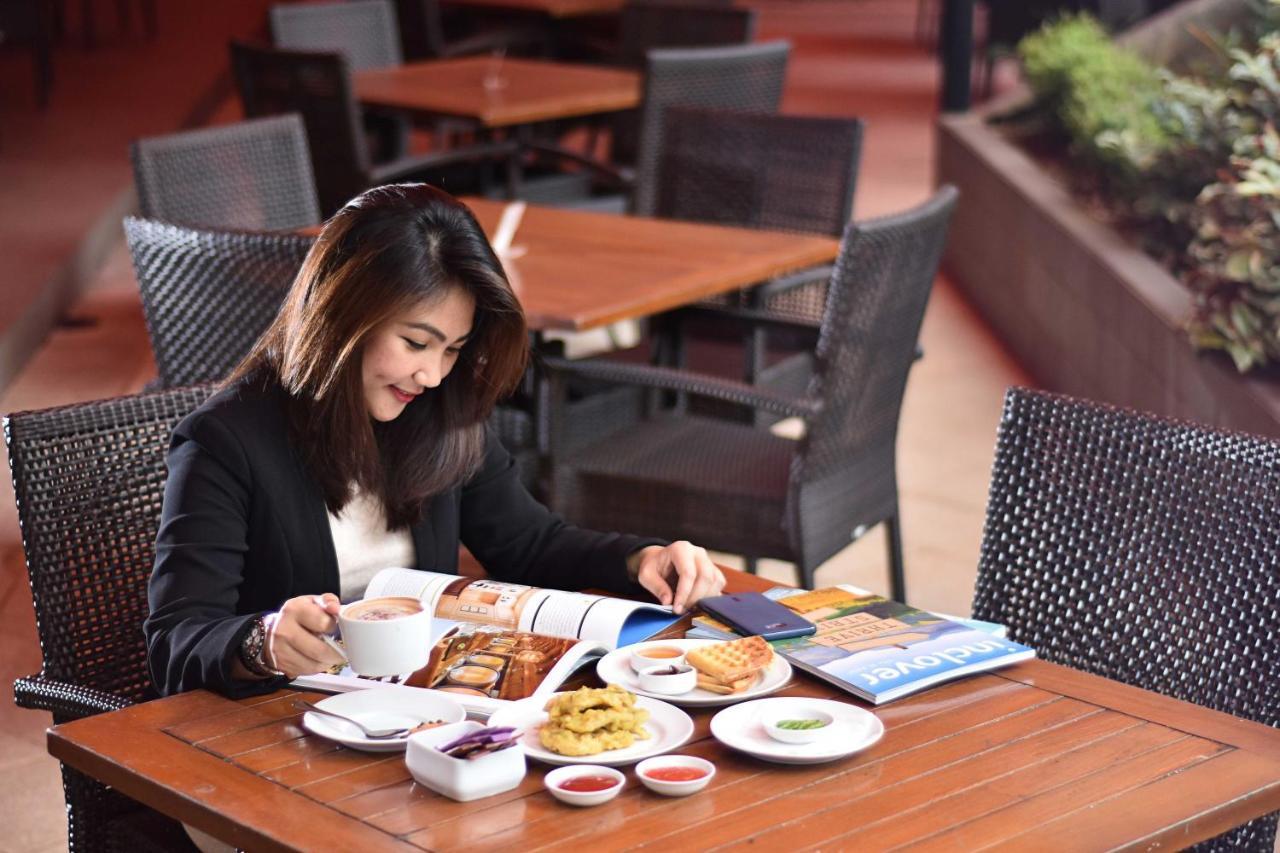 Vega Hotel Gading Serpong Eksteriør billede
